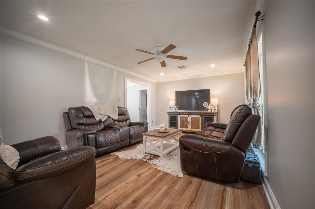 Property Photo: 2797 E Gauthier Road E LA 70607