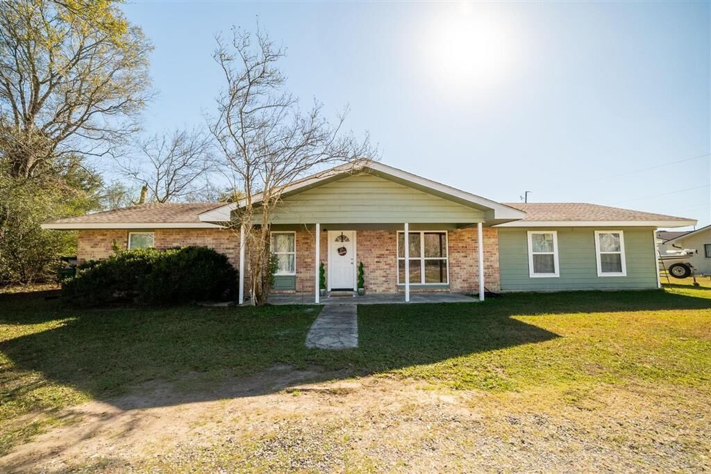 Property Photo:  2797 E Gauthier Road E  LA 70607 