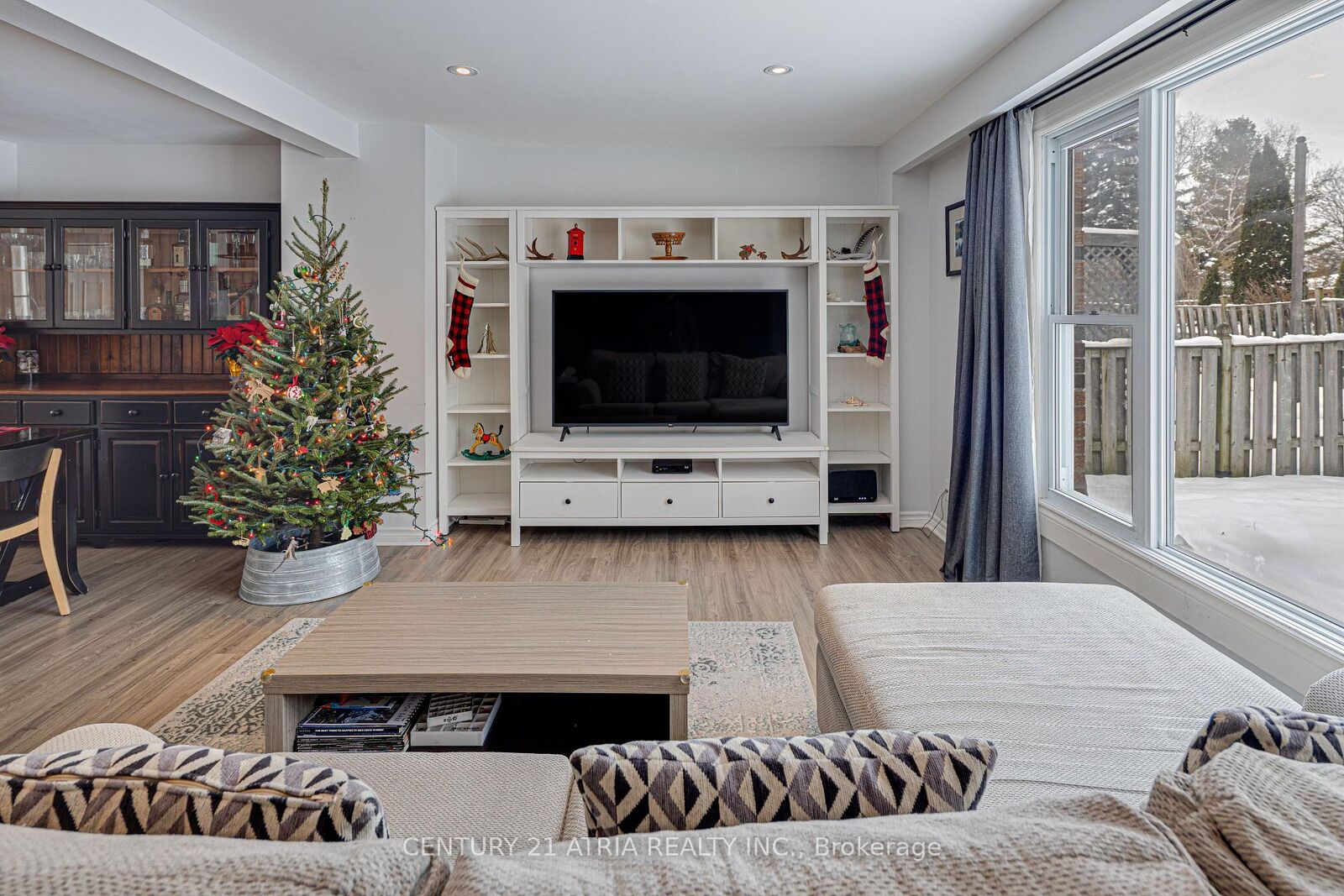 Photo de la propriété: 251 Stouffer Street ON L4A 4Y8