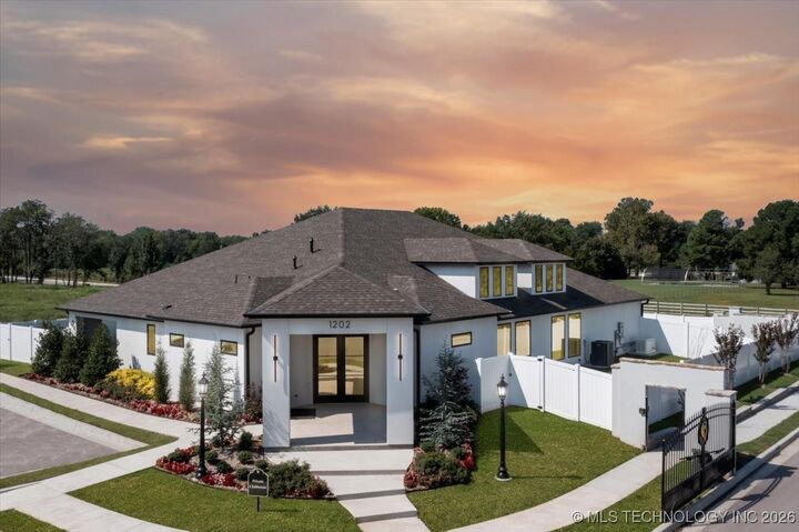 Property Photo:  1216 N 72nd Street  OK 74014 