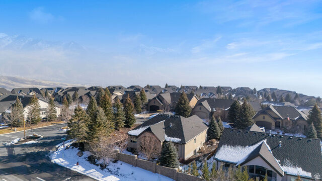 Property Photo: 2203 E Fair Winns Ln 606 UT 84020