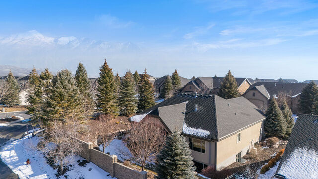 Property Photo: 2203 E Fair Winns Ln 606 UT 84020