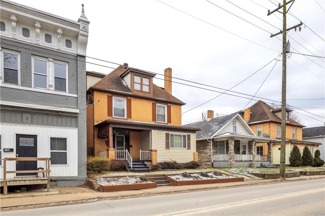 Property Photo:  733 N Warren Ave  PA 15613 