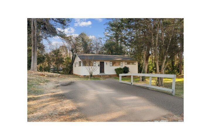 Property Photo:  2701 Sonora Lane  NC 28208 