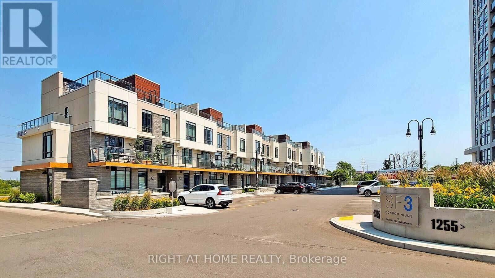 Property Photo:  1245 Bayly Street 22  ON L1W 0B5 