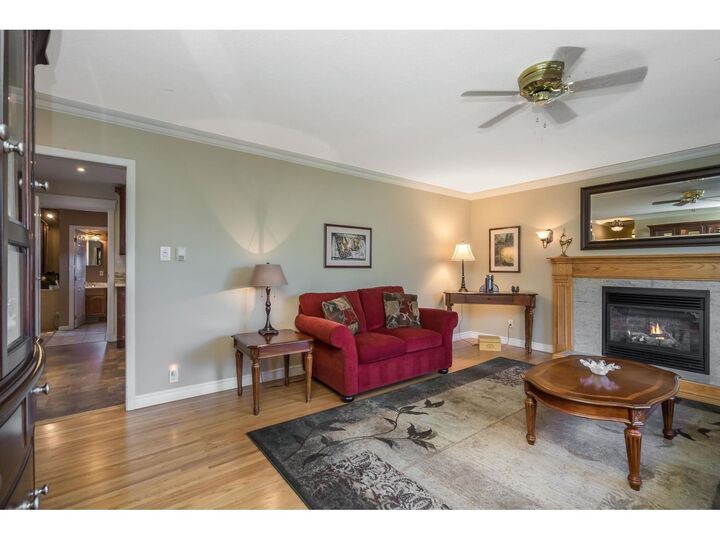 Photo de la propriété:  11564 97 Avenue  BC V3V 2B6 