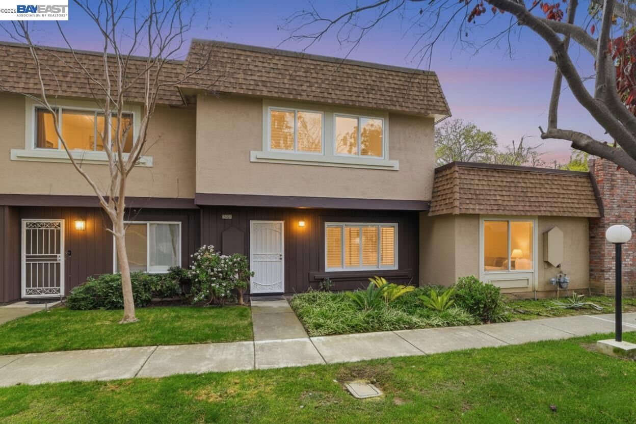 Property Photo:  38524 Burdette Cmn  CA 94536 