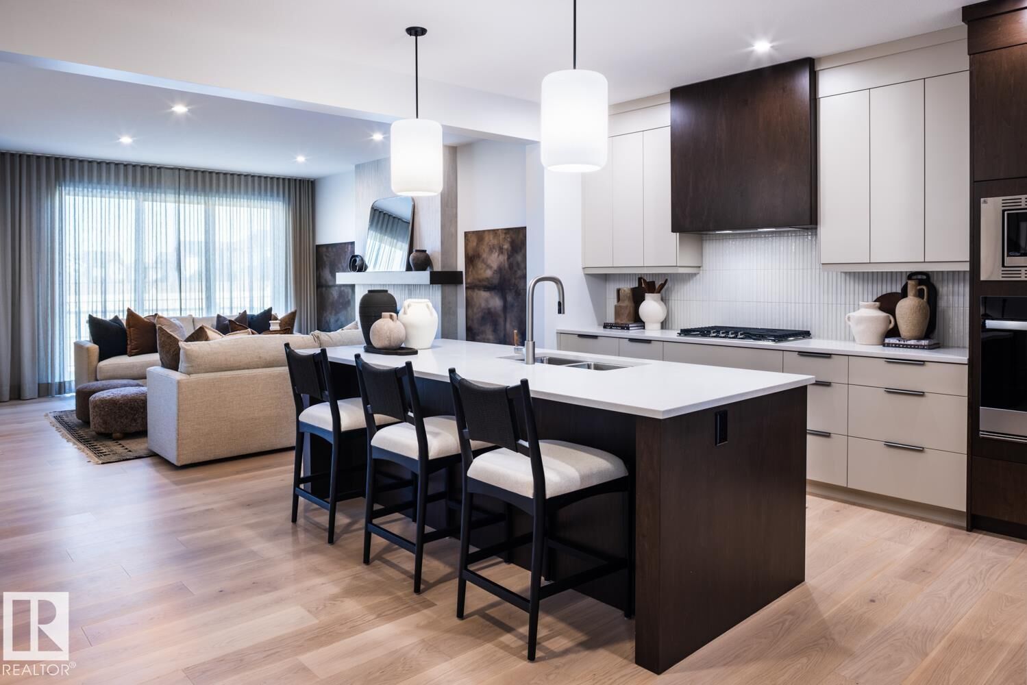 Property Photo:  2327 Muckleplum Link Link SW  AB T6X 3J9 