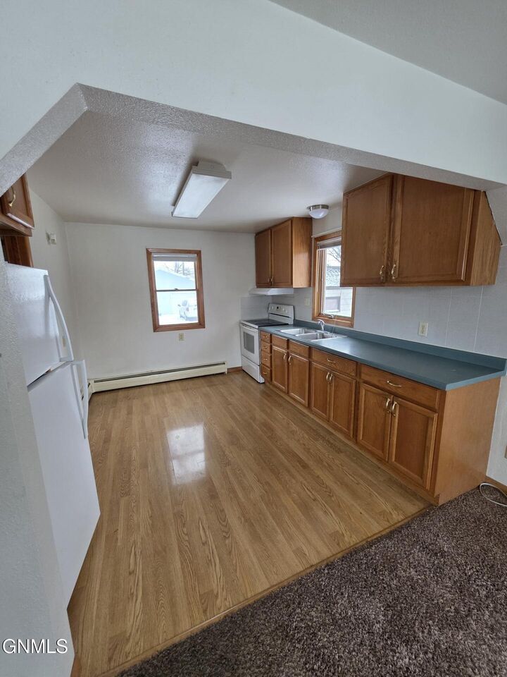 Property Photo:  911 N 15th Street N  ND 58501 