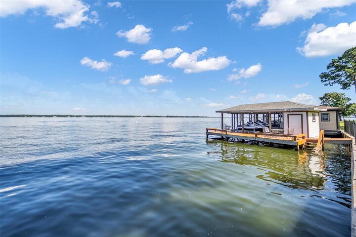 Property Photo: 16314 Hunters Circle TX 77356