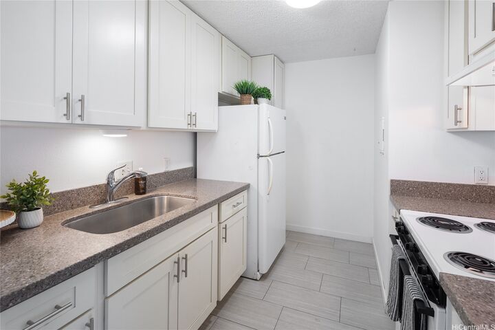 Property Photo:  3721 Kanaina Avenue 305  HI 96815 