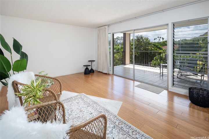 Property Photo: 3721 Kanaina Avenue 305 HI 96815