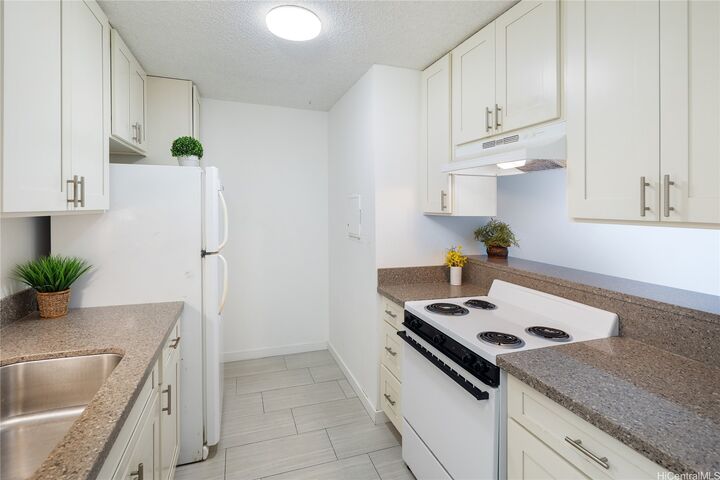 Property Photo:  3721 Kanaina Avenue 305  HI 96815 