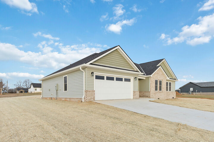 Property Photo:  90 Lone Oak Court  KY 42503 