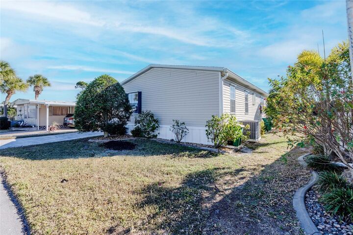 Property Photo:  2100 Kings Highway 493  FL 33980 