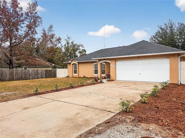 Property Photo: 835 Lancaster Avenue FL 32763