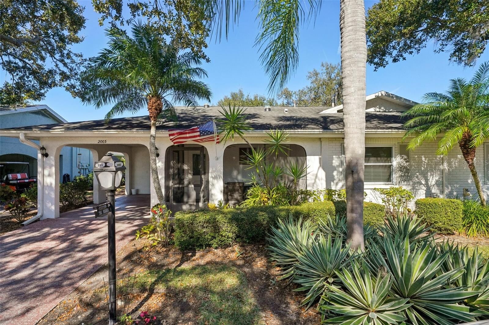 Property Photo: 2003 Halidom Way FL 33573