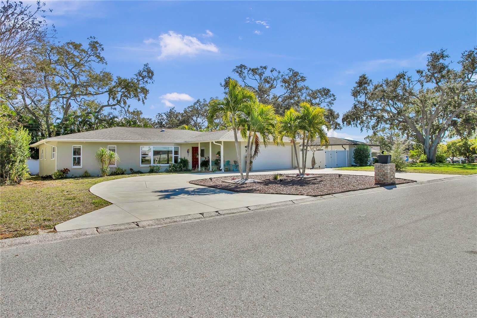 Property Photo: 855 Fountainhead Drive FL 33770
