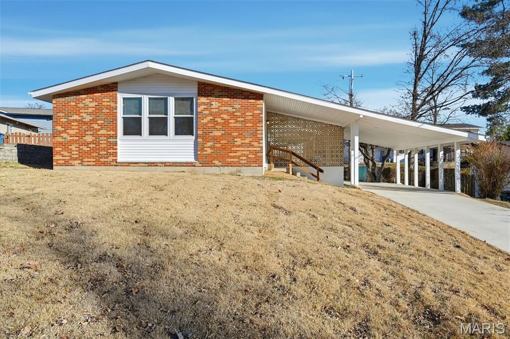 Property Photo: 1068 Fernview Drive MO 63141