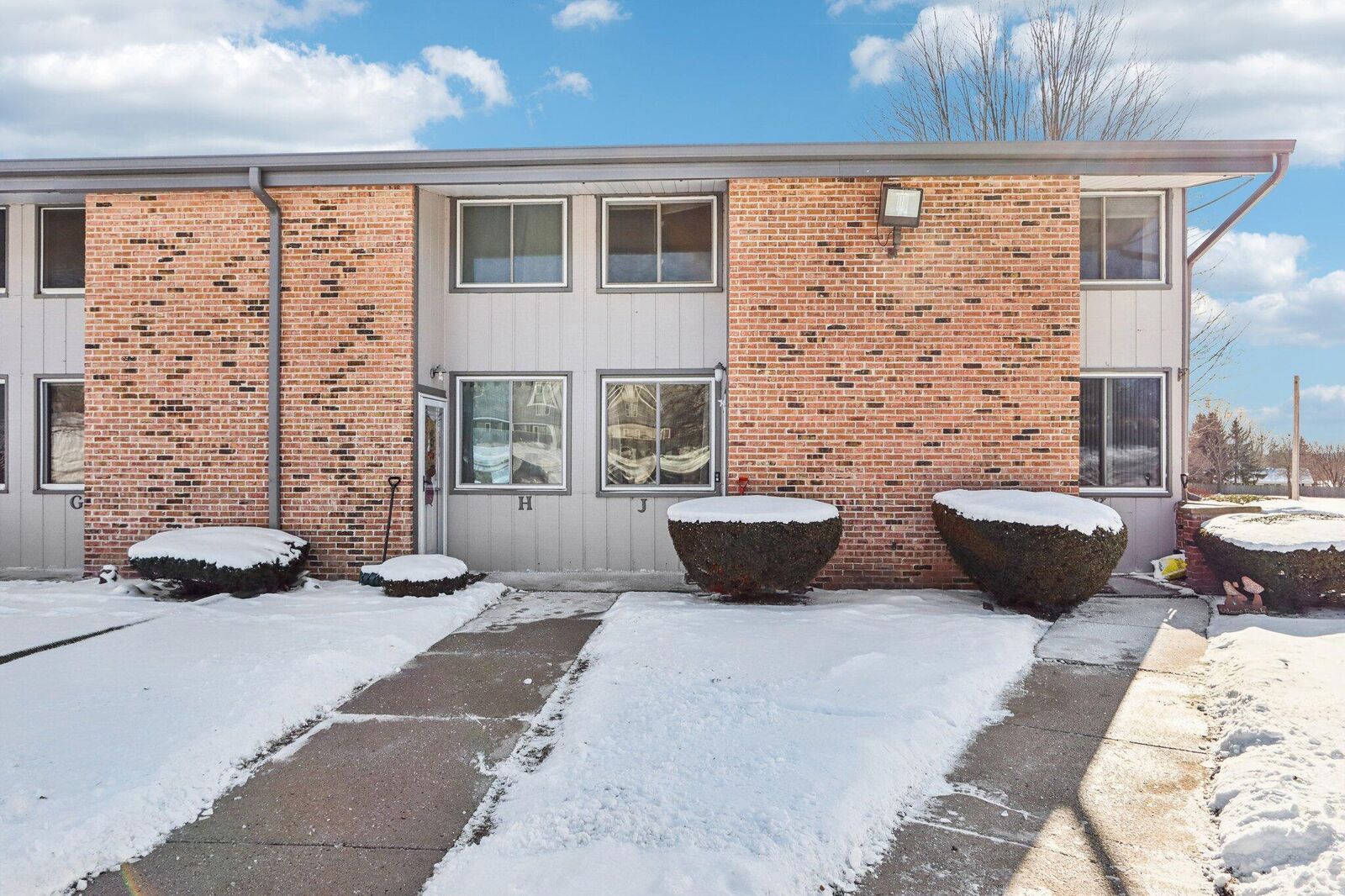 Property Photo:  1524 Big Bend Rd J  WI 53189 