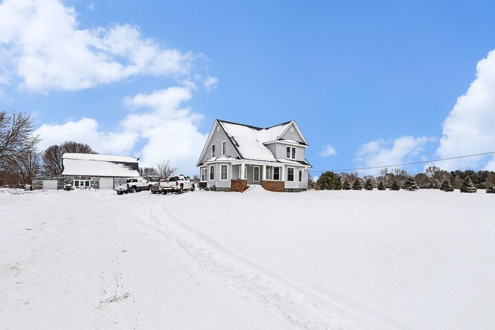 Property Photo:  3011 E Empire Avenue  MI 49022 