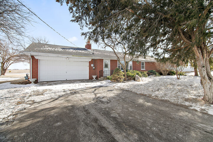 Property Photo: 85 N 2750W Road IL 60901