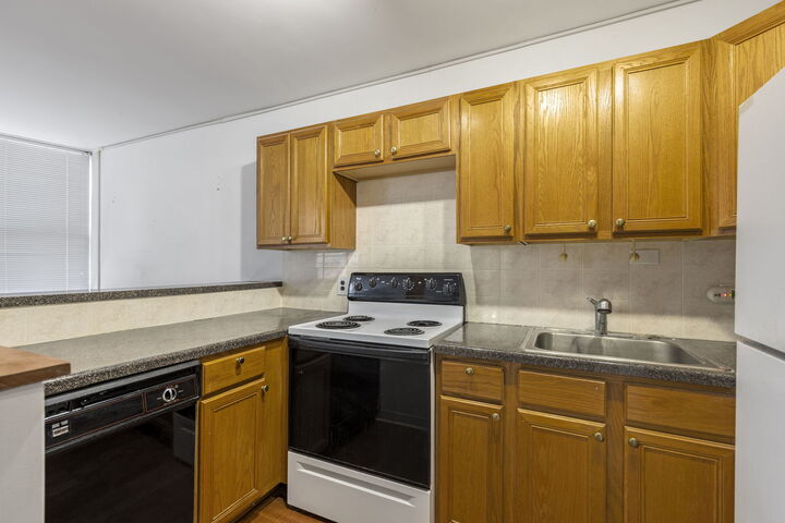 Property Photo:  5757 N Sheridan Road 3E  IL 60660 