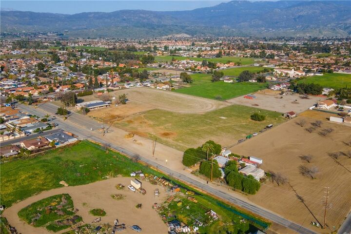 Property Photo:  26312 Hemet  CA 92544 