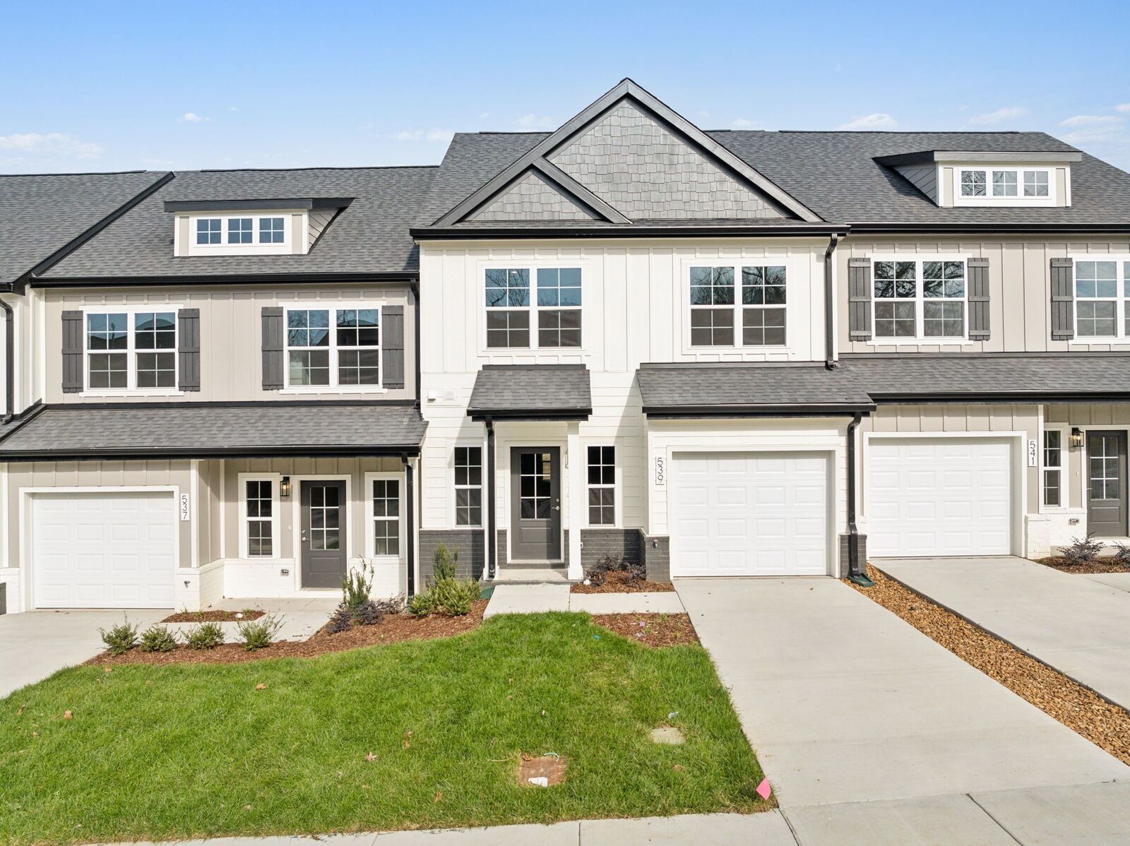 Property Photo: 672 Tulip Springs Ct TN 37076