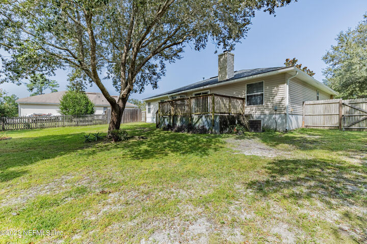 Property Photo: 1342 Lindseys Crossing Drive FL 32218