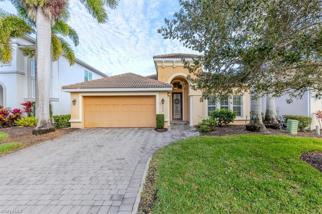 Property Photo:  1674 Serrano Cir  FL 34105 