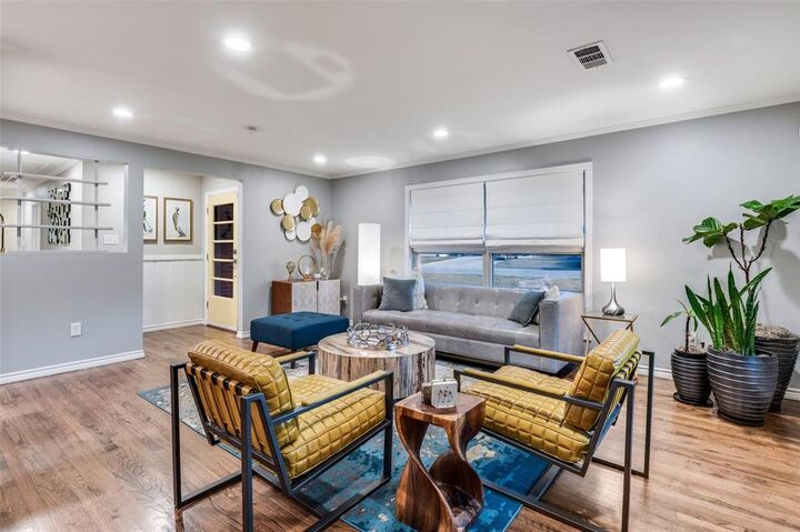 Property Photo:  907 E Texas Street  TX 76051 