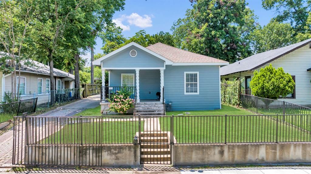 Property Photo:  925 S Brighton Avenue  TX 75208 