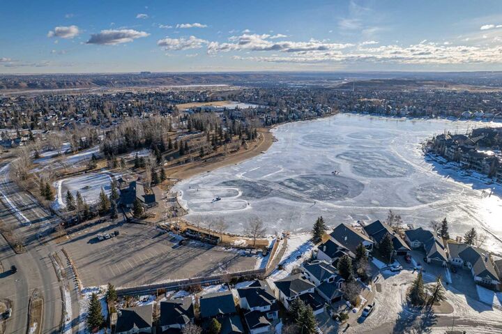 Property Photo:  239 Chapalina Place SE  AB T2X 3P4 