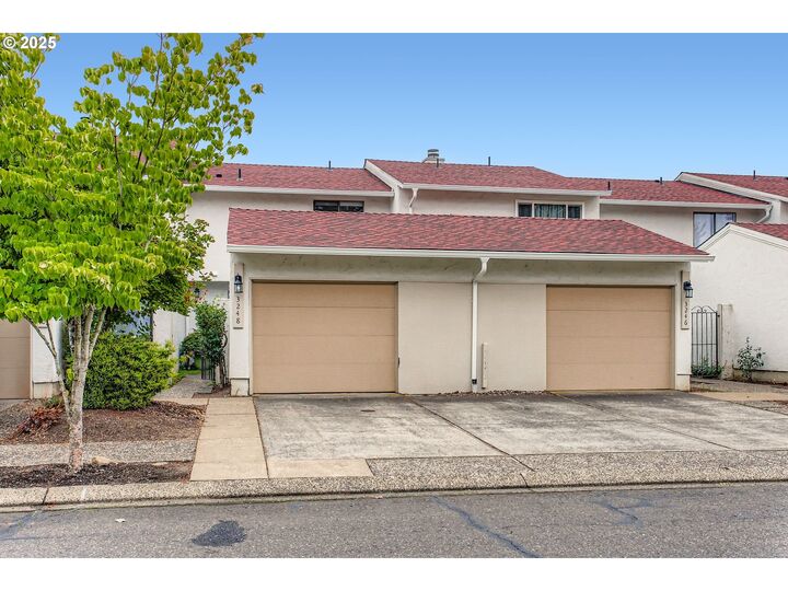 Property Photo: 3248 NE 29th St OR 97030