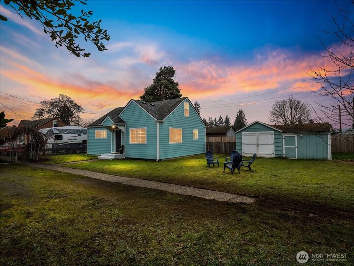 Property Photo:  922  5th Street NW  WA 98371 