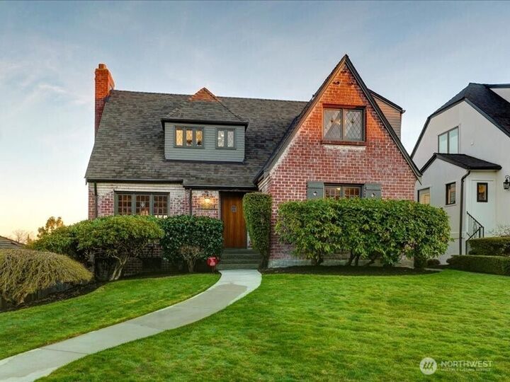 Property Photo:  2228  Eastmont Way W  WA 98199 