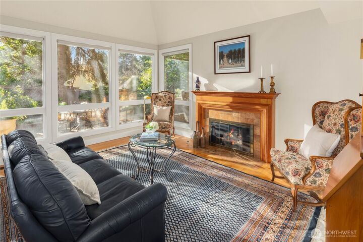 Property Photo:  1708  Bellevue Way NE  WA 98004 