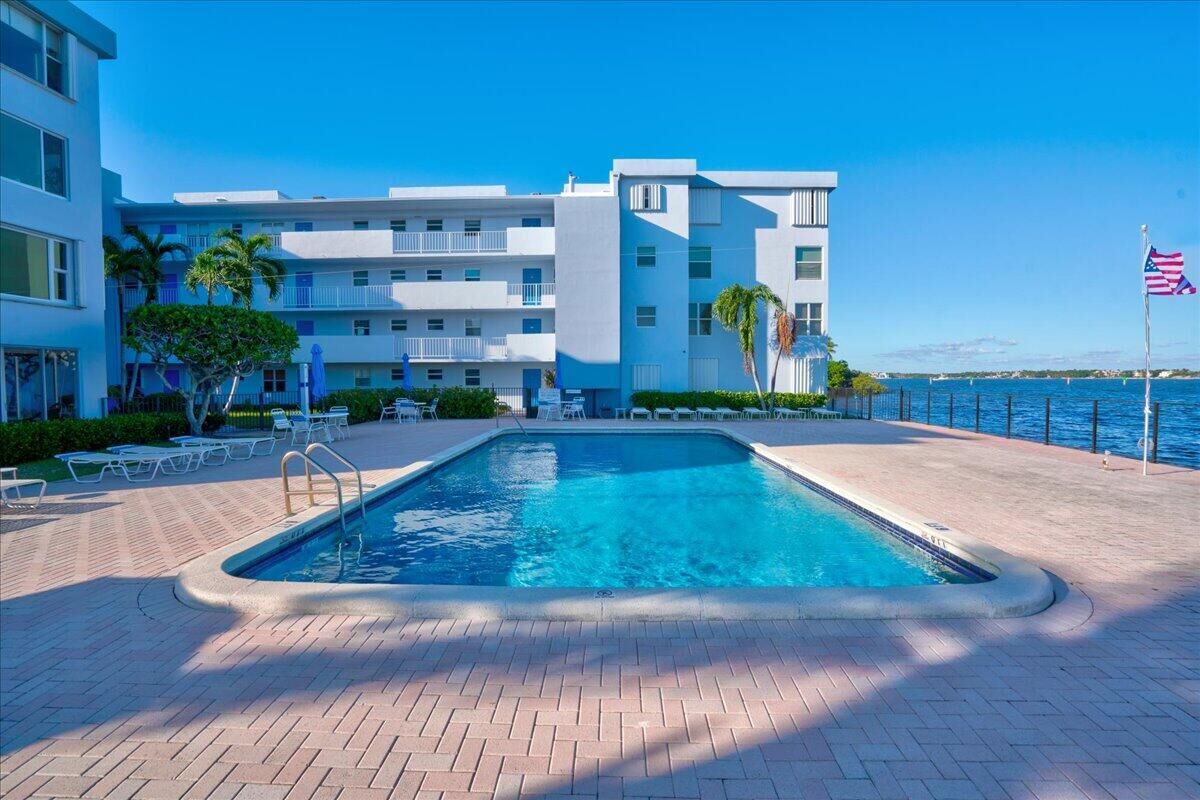 Property Photo:  1810 New Palm Way 417  FL 33435 