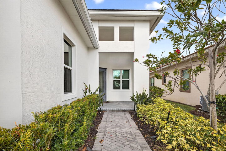 Property Photo: 11587 SW Visconti Way FL 34986