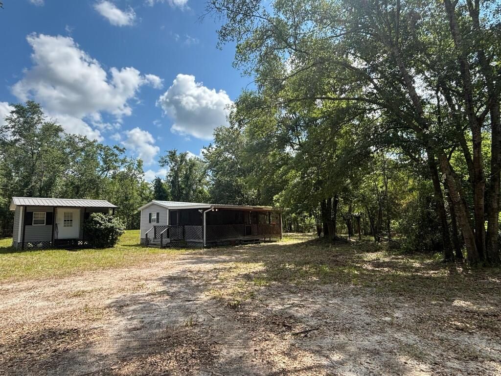 Property Photo: 423 NW Bright Lake Court FL 32096