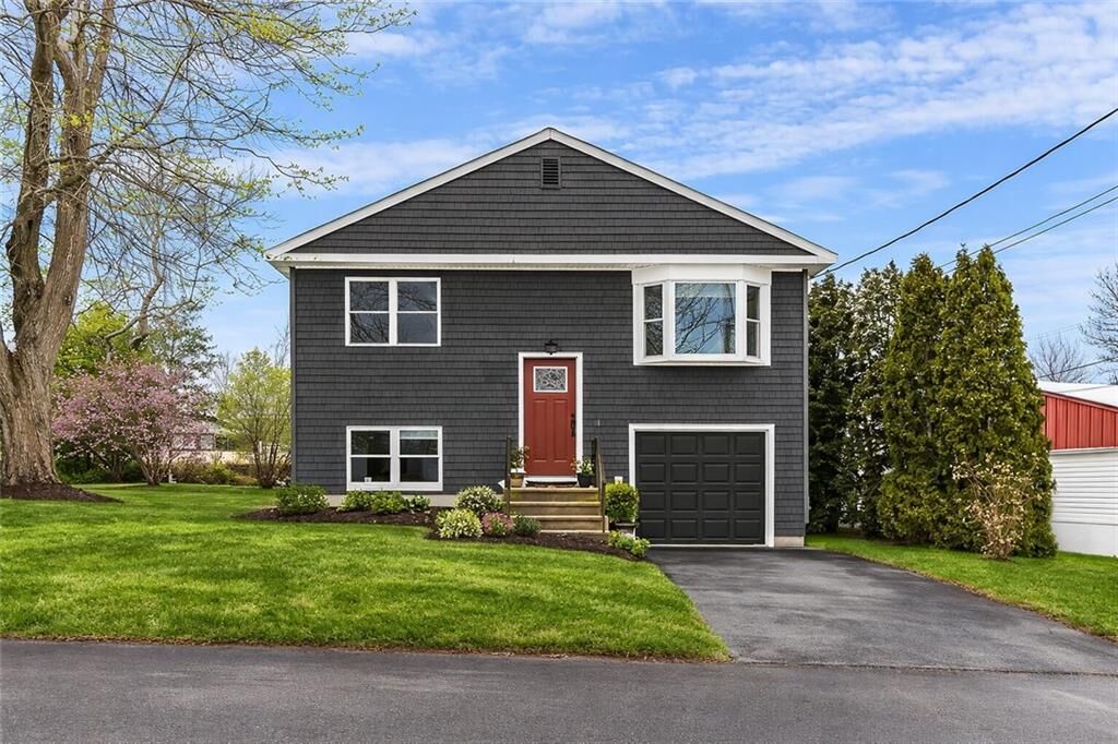 Property Photo:  102 Easton Avenue  RI 02871 