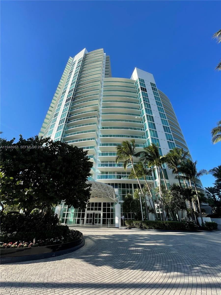 Property Photo:  1000 S Pointe Dr 308  FL 33139 