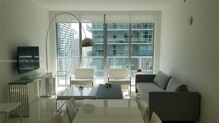 Property Photo:  1111 SW 1st Ave 3516-N  FL 33130 