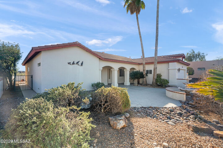 Property Photo:  1023 W Placita Inocente  AZ 85614 