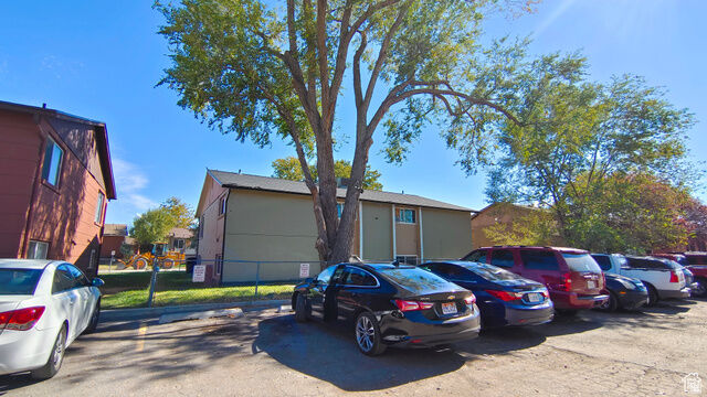 Property Photo: 2530 S Parkcrest Dr UT 84119