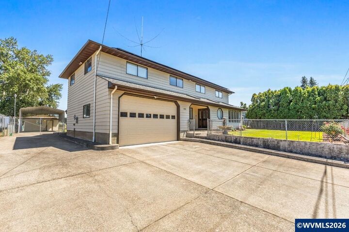 Property Photo:  858 Iva Ln NE  OR 97317 