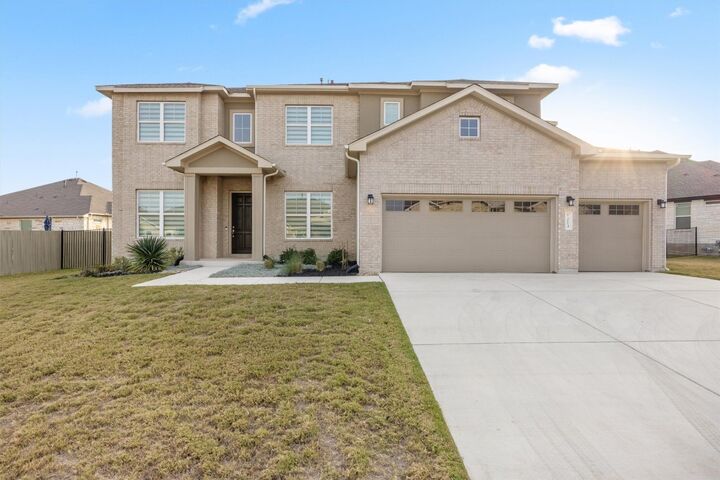 Property Photo:  213 Great Lawn Bend  TX 78642 