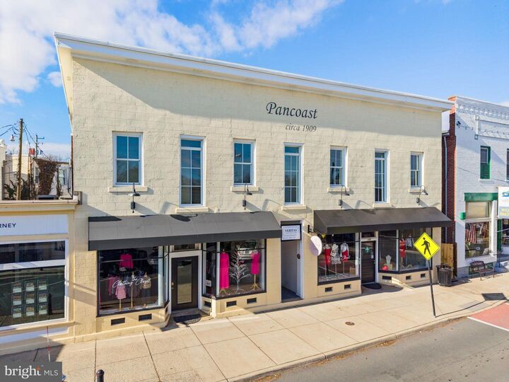 Property Photo: 117 21st Street N 202 VA 20132