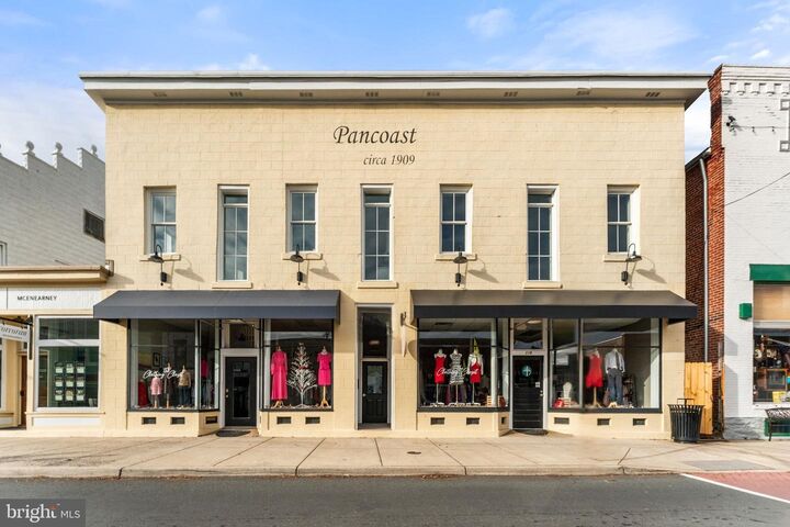 Property Photo:  117 21st Street N 203  VA 20132 